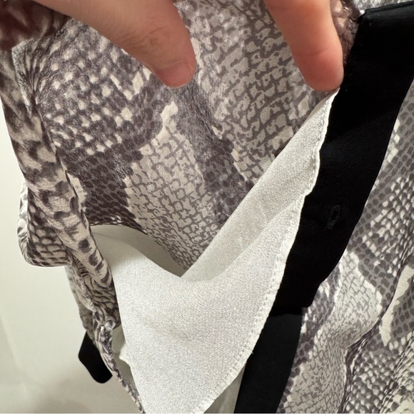 Diane von Furstenberg Lane Silk Chiffon Snake Print Blouse‎ – Size 2 - Picture 7 of 14